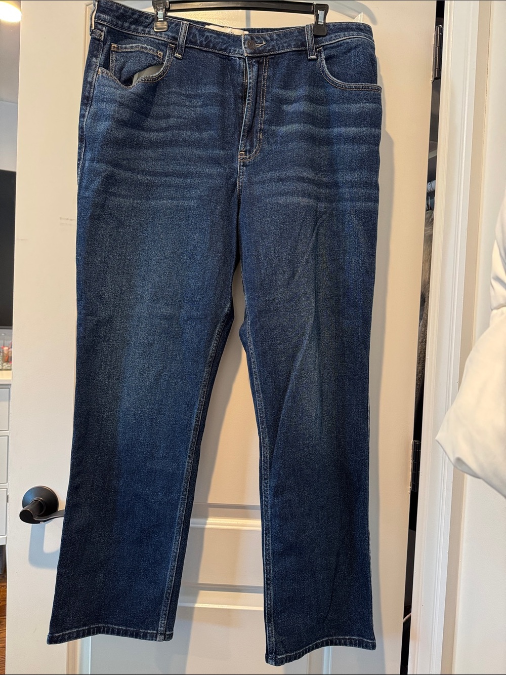 Hollister Ultra High-Rise 90s Straight Jeans in Dark Blue Wash✨